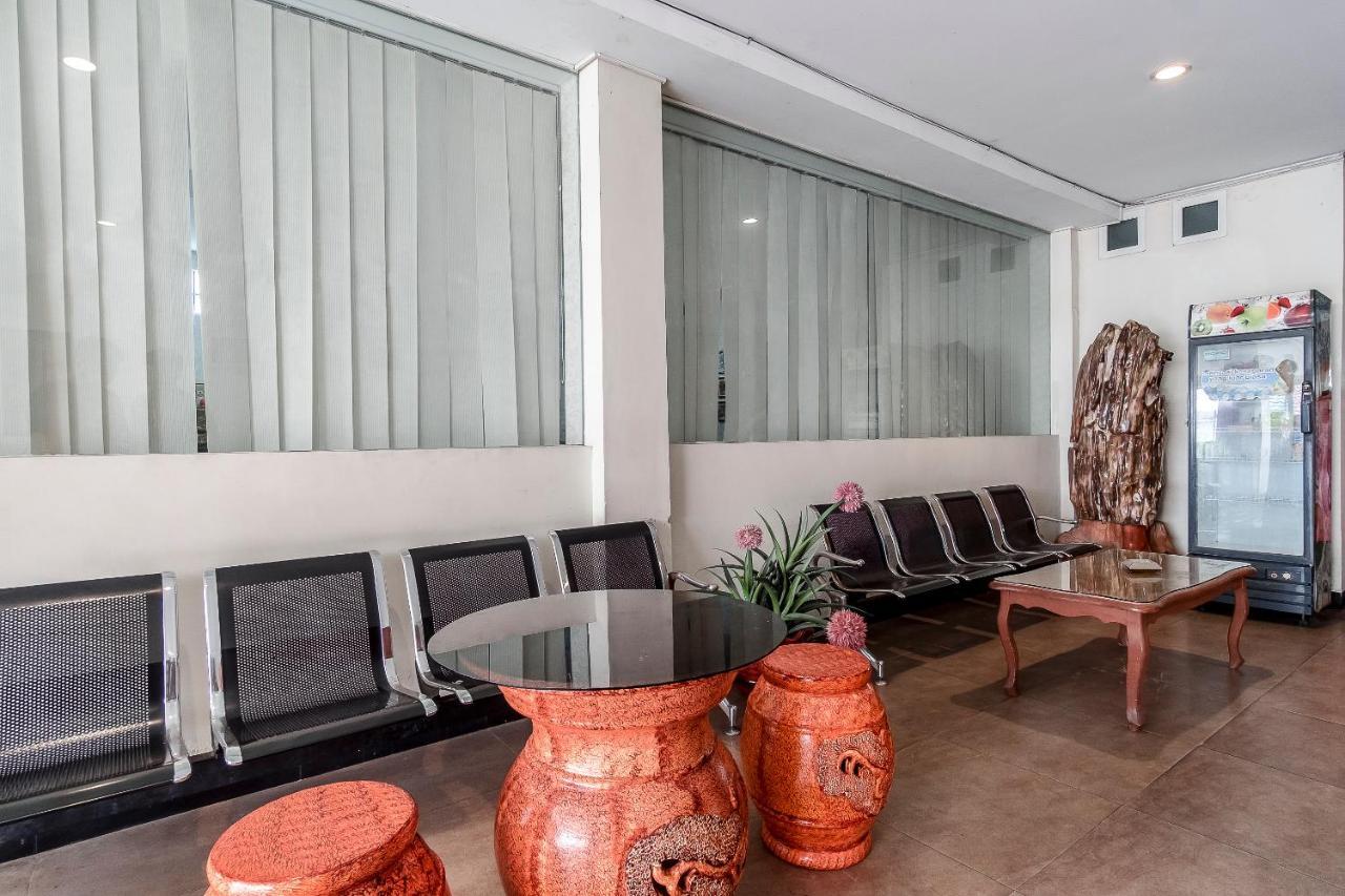 Oyo 294 Andrea Residence Syariah Medan Exterior foto